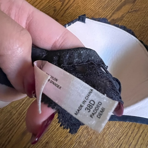 ▪️VICTORIA’S SECRET: Women’s 38D, black laced push-up bra w/adjustable straps▪️ - Picture 3 of 15
